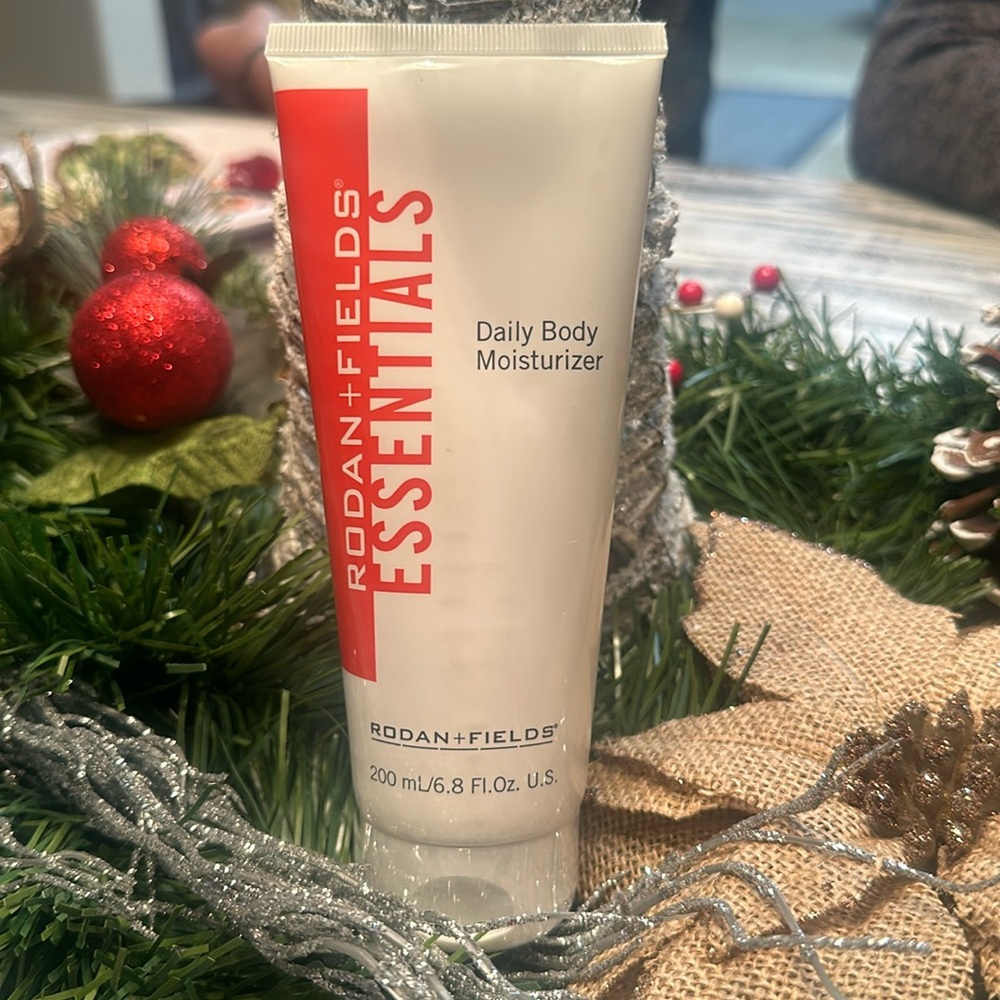 Rodan+Fields Essentials Daily Body moisturizer